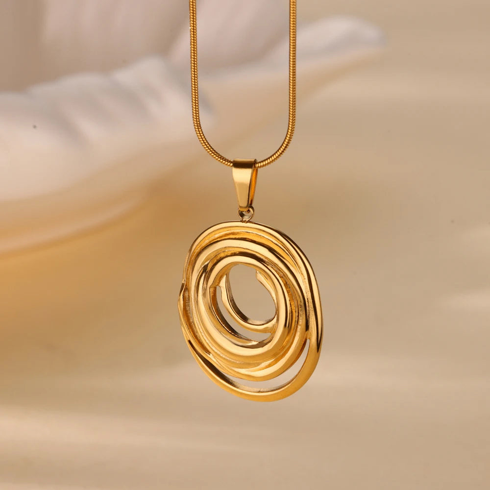 Solara Loop Necklace